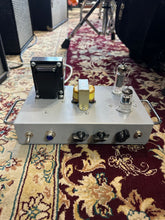 Load image into Gallery viewer, SWORGS Handmade Single ended EL84 amp
