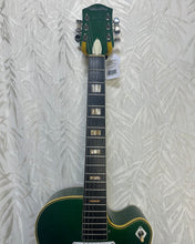 Load image into Gallery viewer, Silvertone Espanada 1959 in Case wDynasonics Caddilac Green (Taken) - Upwey Music

