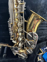 Load image into Gallery viewer, CLASSIC ALTO SAXOPHONE IN CASE S/H
