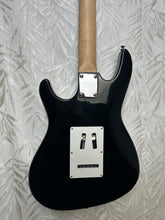 Load image into Gallery viewer, Samick Stratocaster Secondhand
