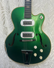Load image into Gallery viewer, Silvertone Espanada 1959 in Case wDynasonics Caddilac Green (Taken) - Upwey Music
