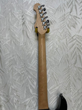 Load image into Gallery viewer, Samick Stratocaster Secondhand
