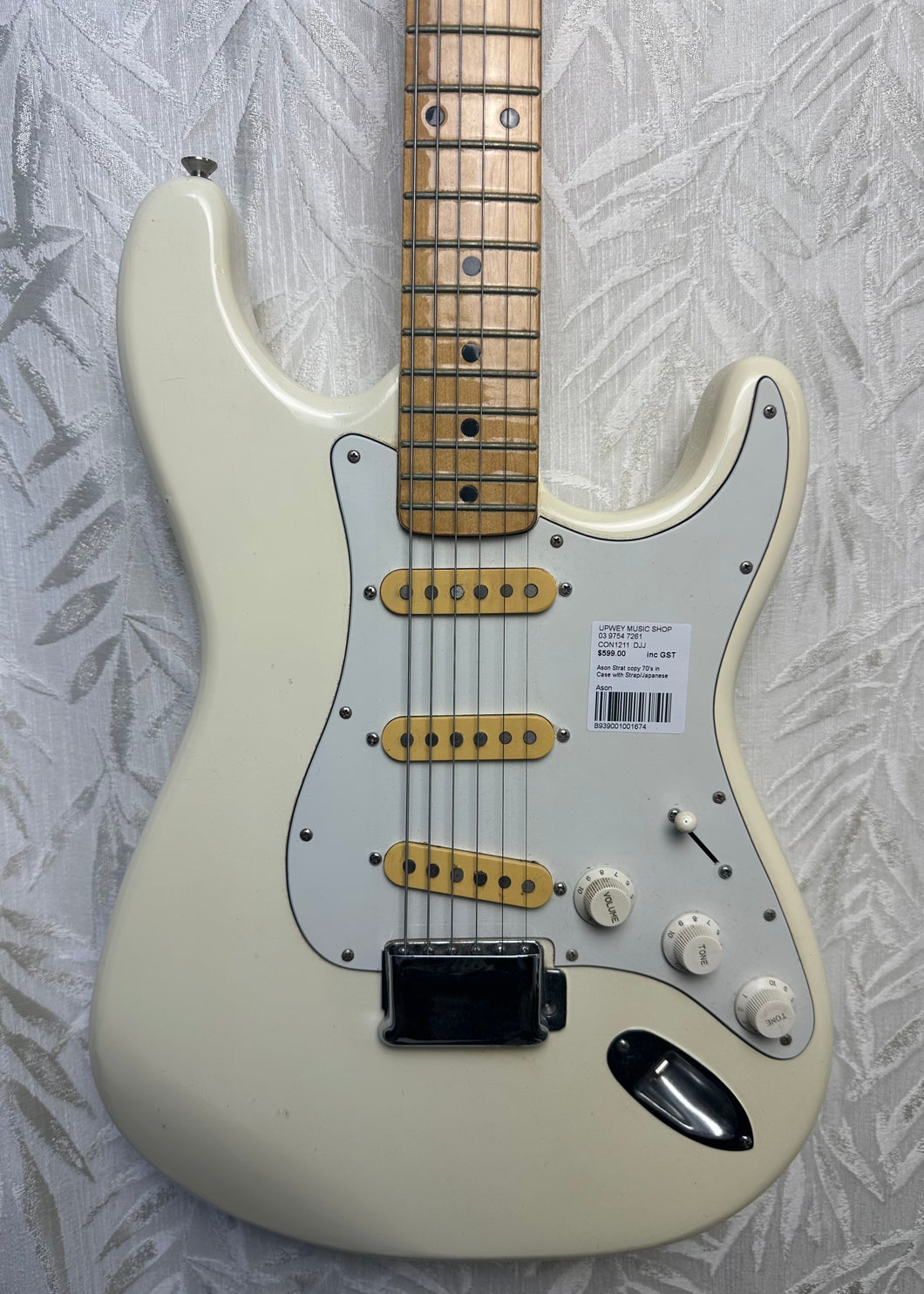 Ason Strat copy 70s in Case with Strap