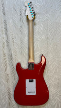 Load image into Gallery viewer, Max Music strat copy + Amplifier Secondhand
