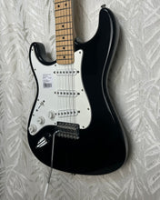 Load image into Gallery viewer, Fender Mexican Stratocaster Black MN Lefty LH Ca.2001 - Upwey Music
