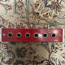 Load image into Gallery viewer, Wobo Router-Looper Switcher Pedal - Upwey Music
