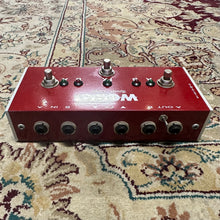 Load image into Gallery viewer, Wobo Router-Looper Switcher Pedal - Upwey Music
