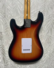 Load image into Gallery viewer, SX Strat VES62 3SB secondhand in bag
