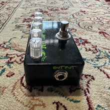 Load image into Gallery viewer, Fuzz Factoree Clone
