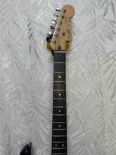 Load image into Gallery viewer, Squier Vintage Modified Stratocaster in case
