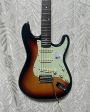 Load image into Gallery viewer, SX Strat VES62 3SB secondhand in bag
