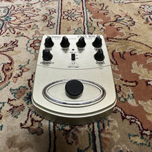 Load image into Gallery viewer, Behringer BDI21 Bas DI V-Tone Bass Amp Modeler
