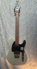 Load image into Gallery viewer, Squier Telecaster Contempary Series Second Hand
