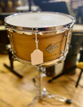 Load image into Gallery viewer, Evetts Drums 13&quot;x6.5&quot; Spotted Gum Snare Secondhand
