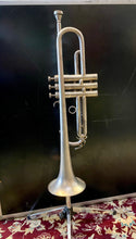 Load image into Gallery viewer, Boosey &amp; Hawkes 606 Trumpet
