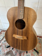 Load image into Gallery viewer, Cole Clark Angel 2 Blackwood CCAN2EBB in case Secondhand
