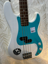 Load image into Gallery viewer, Eston Precision Bass Secondhand
