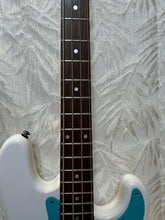 Load image into Gallery viewer, Eston Precision Bass Secondhand
