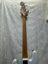 Load image into Gallery viewer, Eston Precision Bass Secondhand
