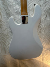 Load image into Gallery viewer, Eston Precision Bass Secondhand
