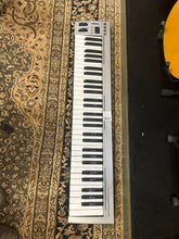 Load image into Gallery viewer, Acorn Masterkey 61 Midi Controller Keyboard Secondhand
