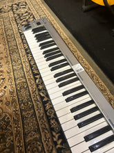 Load image into Gallery viewer, Acorn Masterkey 61 Midi Controller Keyboard Secondhand
