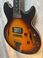 Load image into Gallery viewer, Fret King Gordon Giltrap Signature ES Style Electric Secondhand in bag
