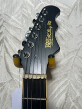 Load image into Gallery viewer, Fret King Gordon Giltrap Signature ES Style Electric Secondhand in bag
