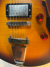 Load image into Gallery viewer, Fret King Gordon Giltrap Signature ES Style Electric Secondhand in bag
