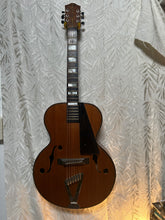 Load image into Gallery viewer, Melody No.26 Archtop Circa 1946 in Case
