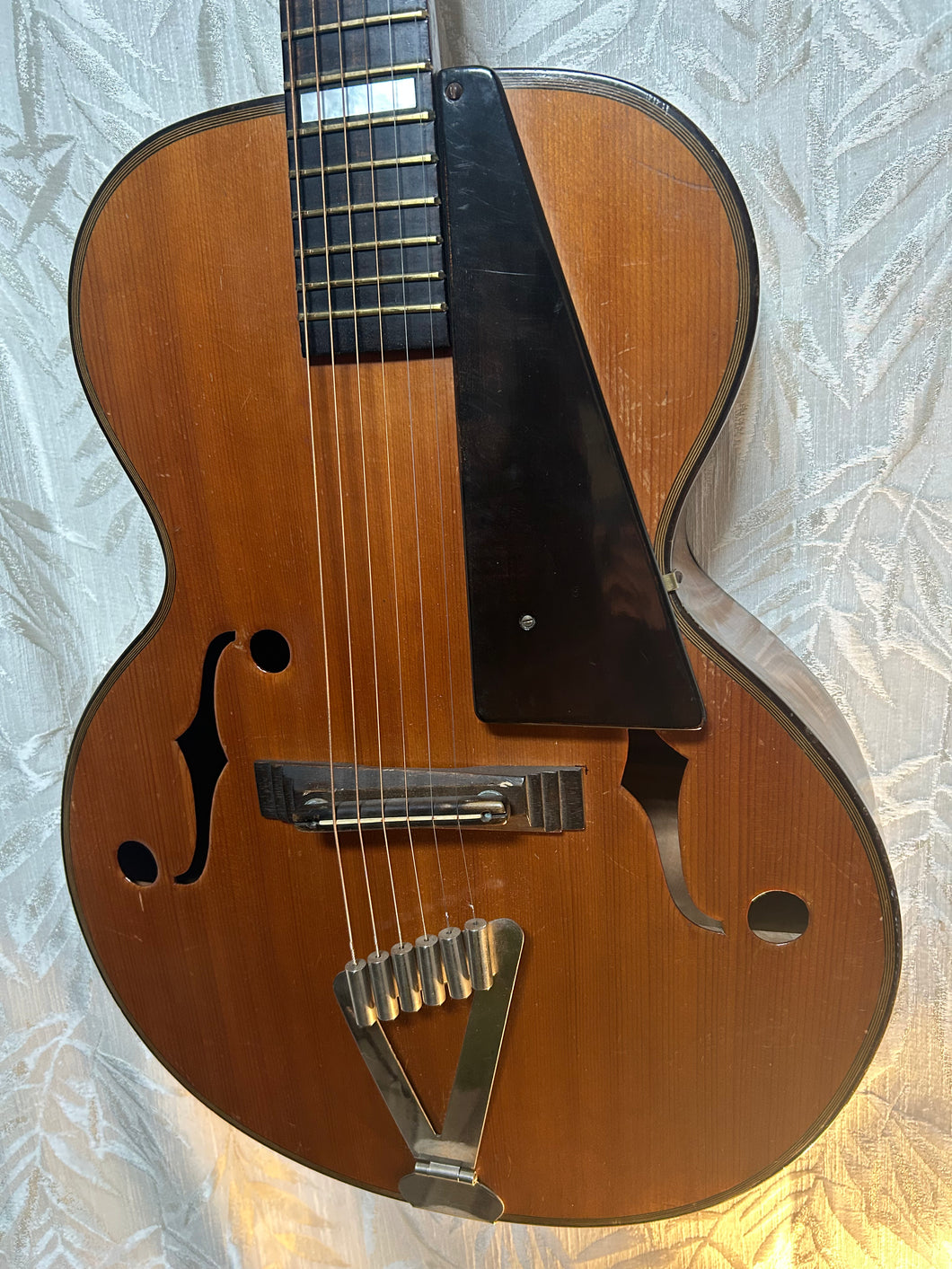 Melody No.26 Archtop Circa 1946 in Case