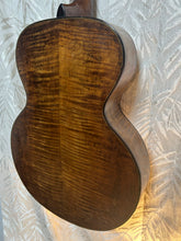 Load image into Gallery viewer, Melody No.26 Archtop Circa 1946 in Case
