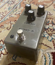 Load image into Gallery viewer, Handmade Echo EM5 Ibanez Style  w/ NOS Delay Chip
