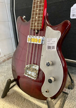 Load image into Gallery viewer, Teisco Shorty Bass BS-101 Vintage Secondhand
