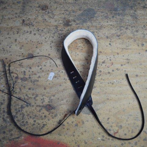 BANJO STRAP CRADLE W/LAMBS WOOL