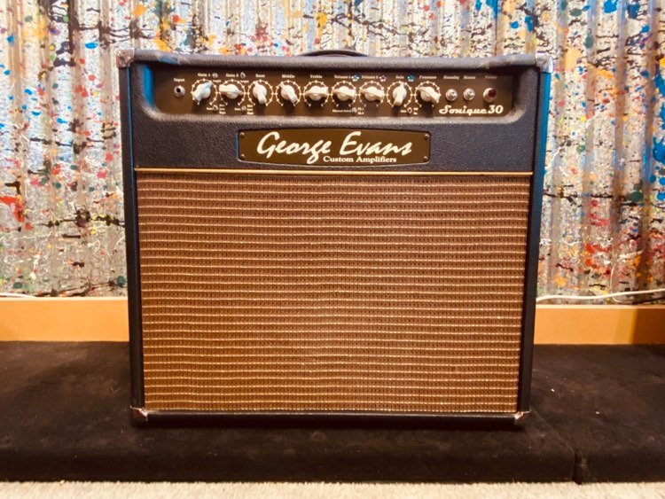 Secondhand George Evans Sonique 30 Amp with cover